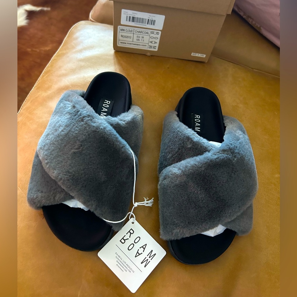 ROAM Mini Cloud Slippers Charcoal Faux Fur. EU:38 US:7.5, fits like a 7.